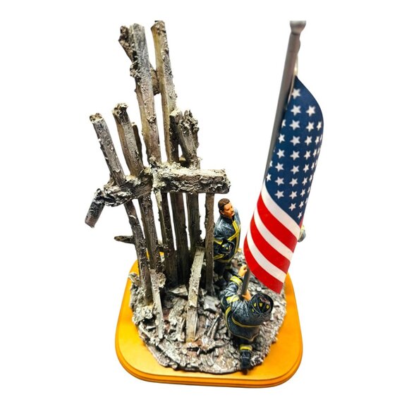 Vanmark 2001 Red Hats of Courage Image of Hope 9/11 Collectible Statue FM89448 - Picture 6 of 13